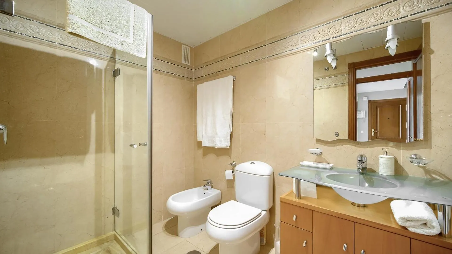 מארבלה Cozy 3 Bed Duplex Apartment With Shared Swimming Pool In Nueva Andalucia ספרד