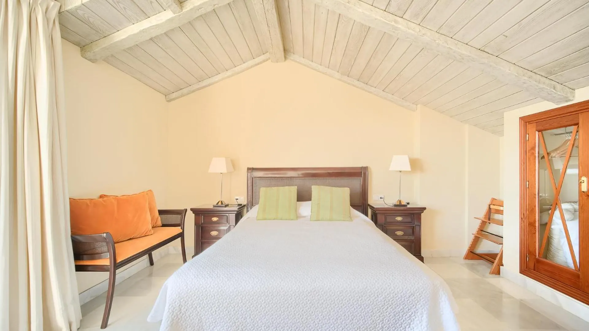 Cozy 3 Bed Duplex Apartment With Shared Swimming Pool In Nueva Andalucia Marbellac Espagne
